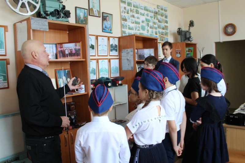 Ребята из отряда юных инспекторов движения побывали на экскурсии в ОМВД России по Кизильскому району